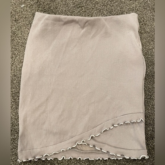 Aritzia Sunday Best Skirt - Picture 2 of 4